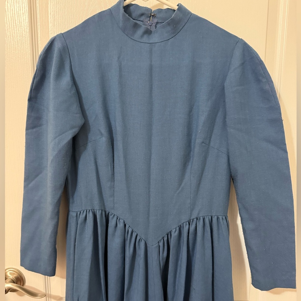 Blue Well Made Sturdy Women’s Pilgrim Costume - Picture 3 of 5